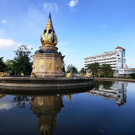 Chakungrao Riverview Hotel Kamphaeng Phet Dış mekan fotoğraf